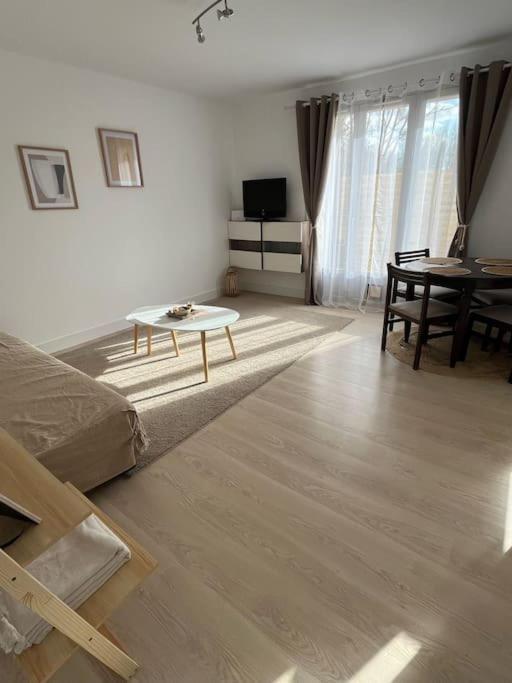 Petite Maison Cosy En Campagne Neuilly  ภายนอก รูปภาพ